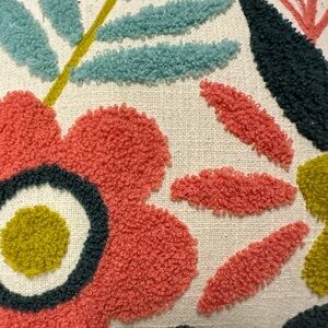 New decorative pillow cover and pillow